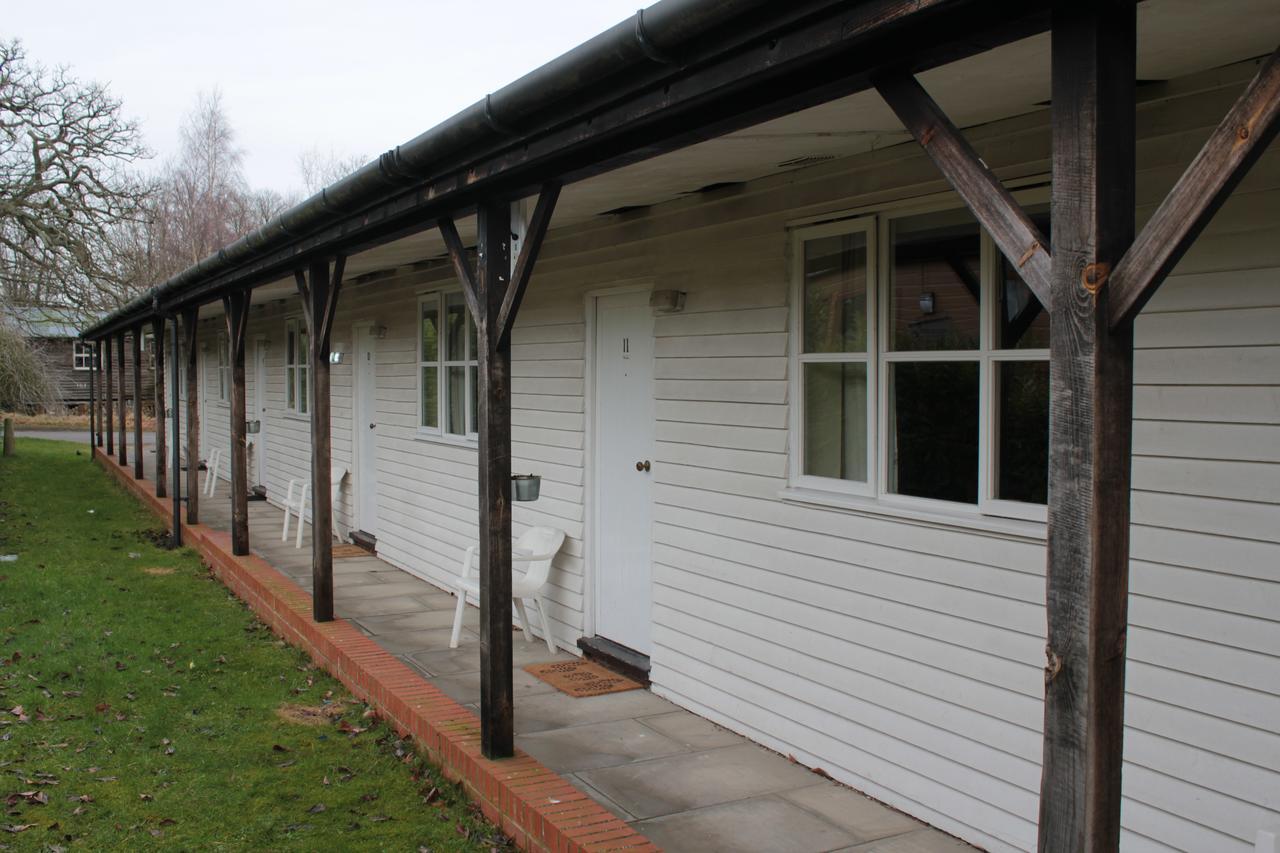 St George'S Lodge, Bisley Brookwood Exterior foto