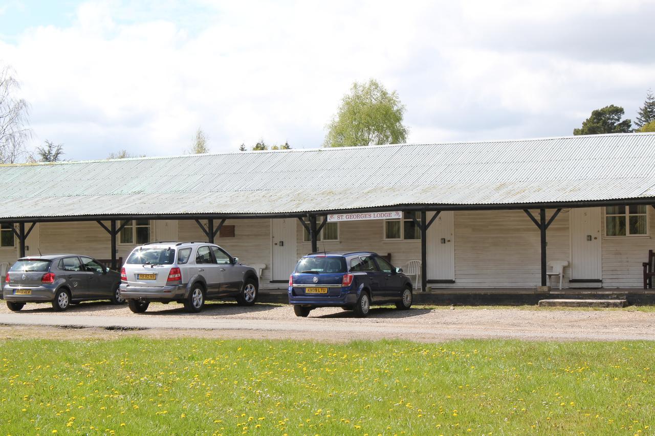 St George'S Lodge, Bisley Brookwood Exterior foto