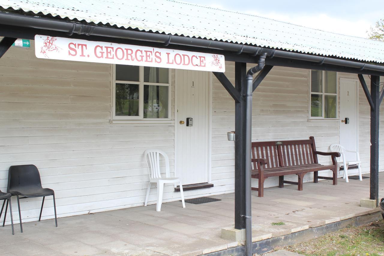 St George'S Lodge, Bisley Brookwood Exterior foto